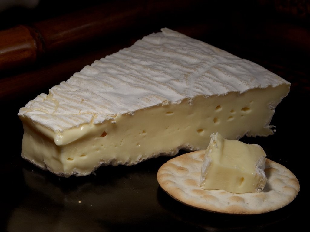Association pains et vins avec le Brie de Meaux