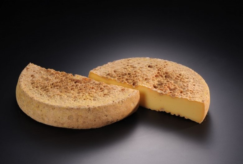 Association de fromages : Tomme Montfinoise, pain à la pomme de terre