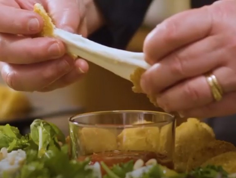 Beignets de mozzarella et salade acidulée gorgonzola