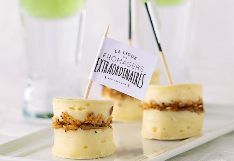 Bouchons de reblochon en croustille de granola au parfum de Chartreuse