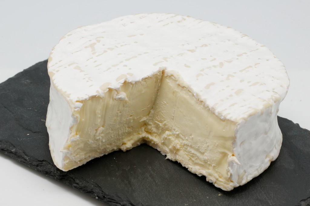 Brillat-savarin en fondant de moutarde au céleri et parfum de truffe noir