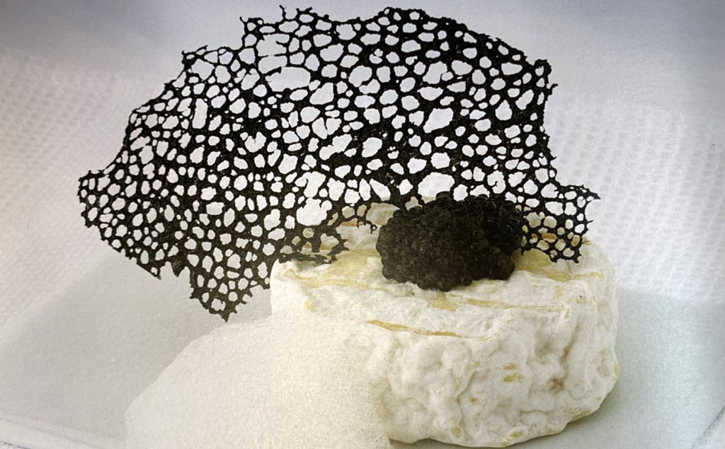 Douceur de Saint-Marcelin iodée, grains de caviar, écume de vodka