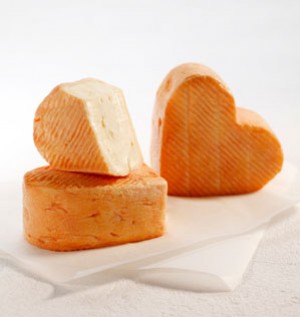 Fêtez la Saint Valentin avec plateau de fromages à coeur et en coeur