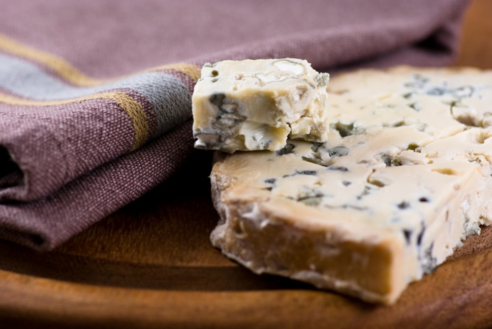 Fourme d’Ambert à la poire Williams, gel de Riesling d’Alsace et fleur de sel