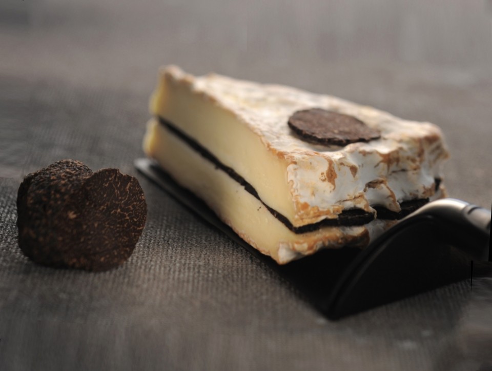 Le Brie à la Truffe est prêt pour vous régaler à Pâques !