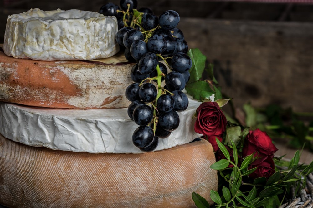 Le portrait du mangeur de fromage.