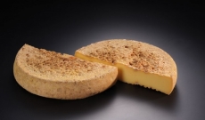 Association de fromages : Tomme Montfinoise, pain à la pomme de terre