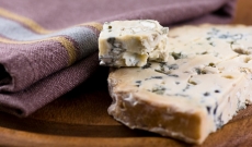 Fourme d’Ambert à la poire Williams, gel de Riesling d’Alsace et fleur de sel