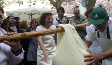 Un événement : assistez à la production de comté au lait cru