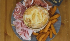 Recette Vacherin Mont d'Or avec des patates douces et charcuterie